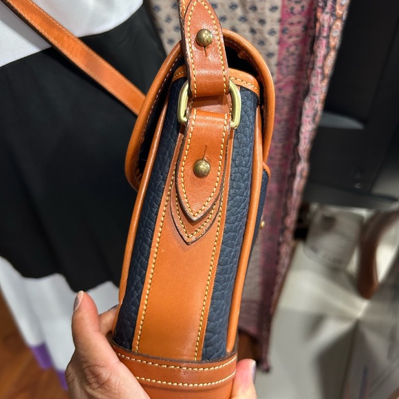 Dooney & Bourke Black and Tan Crossbody Bag with Signature Brass Lock - Picture 4 of 14